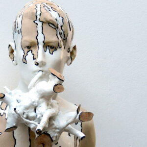Leo Ferdinando Demetz, Purità (particolare), tiglio, radice, smalto, 49 cm (19,3 in)
