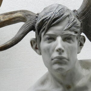 Leo Ferdinando Demetz, Serie Guerriero (particolare), tiglio e corna di daino, 100 x 75 cm (39,4 x 29,5 in)