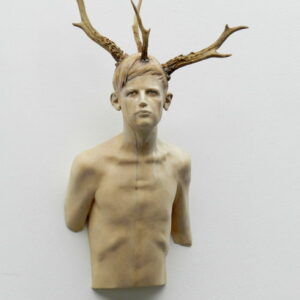 Leo Ferdinando Demetz, Serie Giovane Guerriero, tiglio e corna vere, 64 cm (25,2 in)