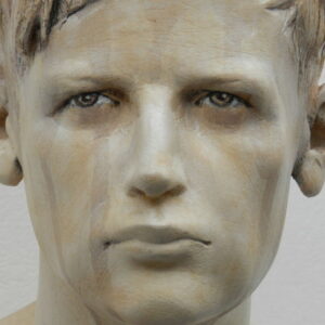 Leo Ferdinando Demetz, Serie Giovane Guerriero (particolare), tiglio e corna vere, 64 cm (25,2 in)