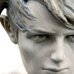 Leo Ferdinando Demetz, Serie Guerriero (particolare), tiglio, corna vere, 120 x 100 cm (47,2 x 39,4 in)